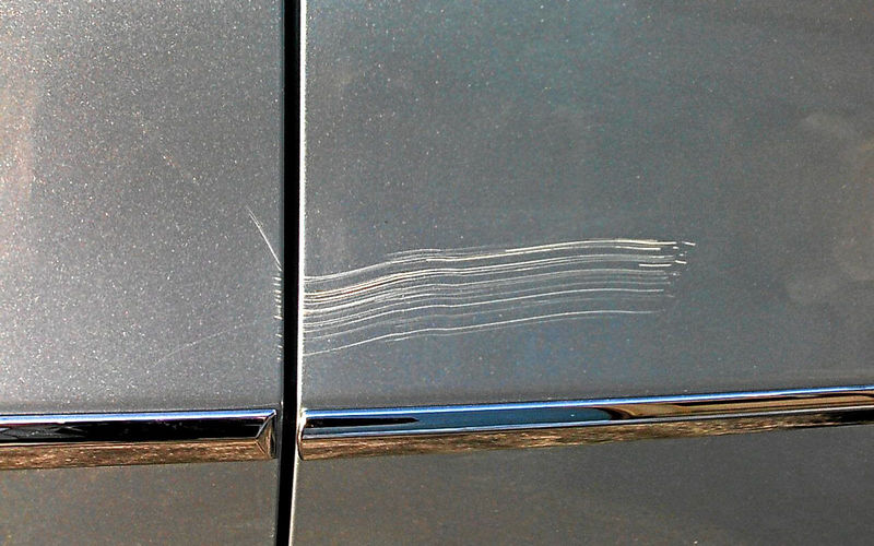царапина на авто