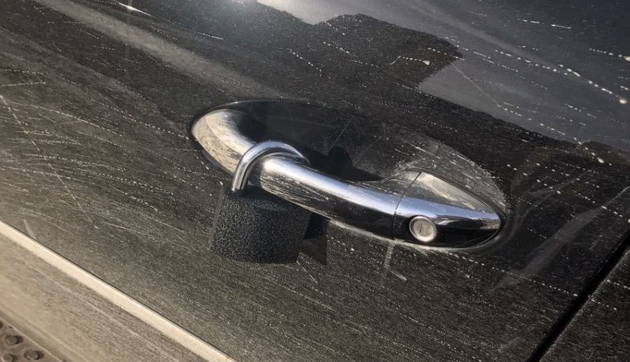 замок на двери авто